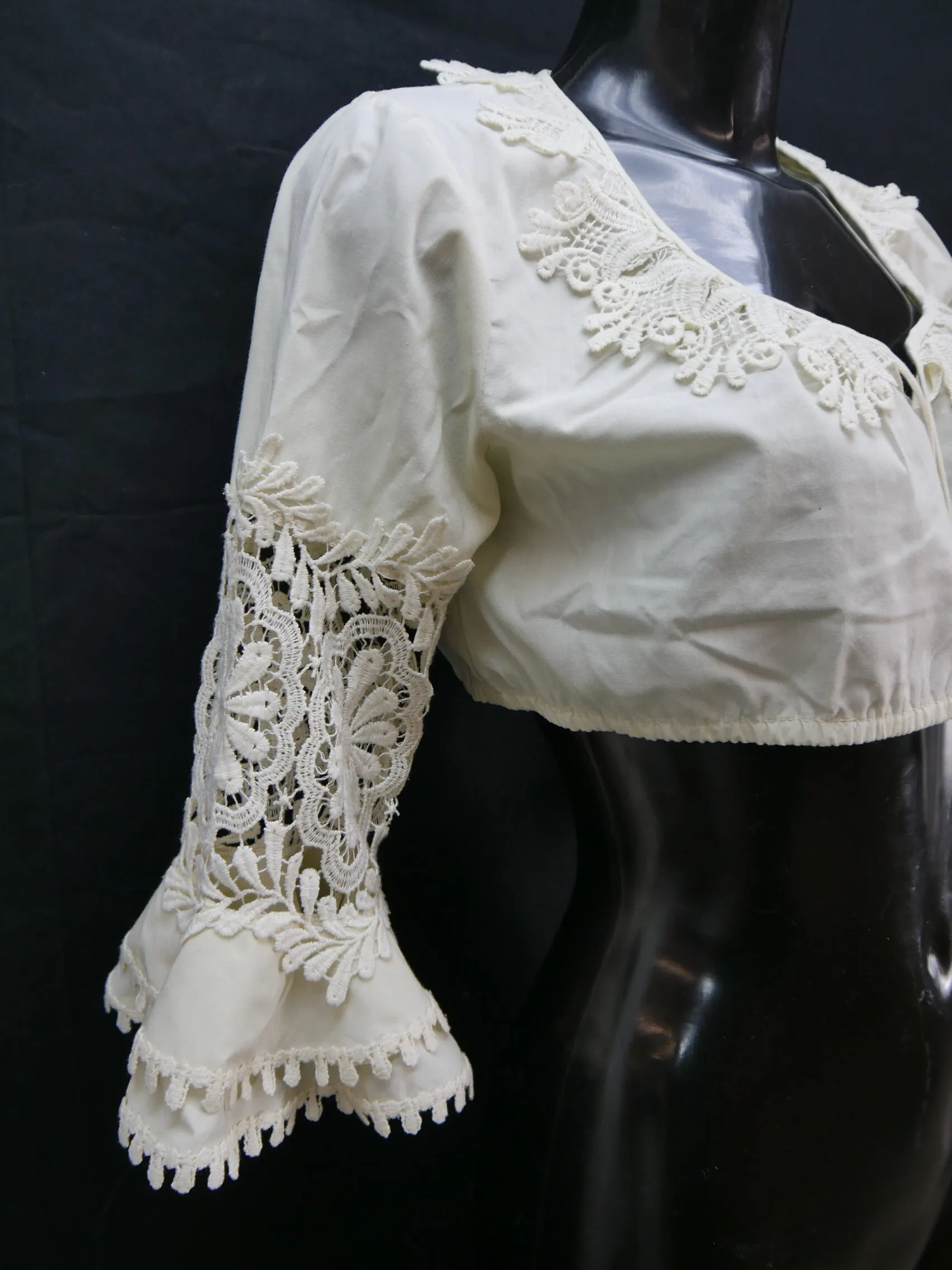 Gr.44 Dirndlbluse creme Bluse für Dirndl Dacron Baumwollmischung Spitze B10162