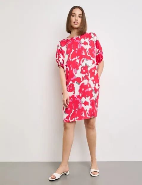 Legeres Kleid mit Alloverprint