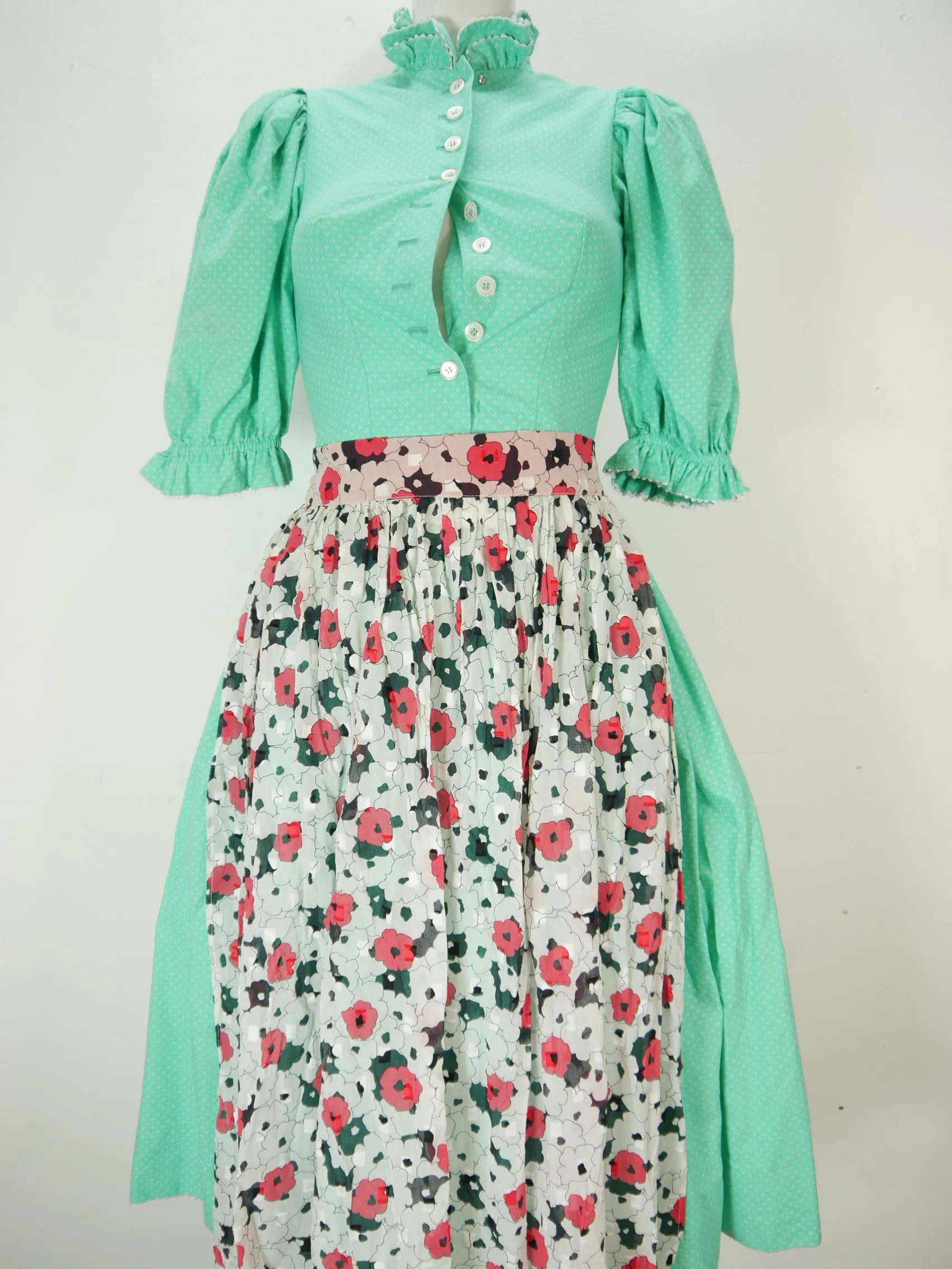 Original Lanz Baumwolle grün hochgeschloßen fesches Dirndl mit Schürze Gr.34