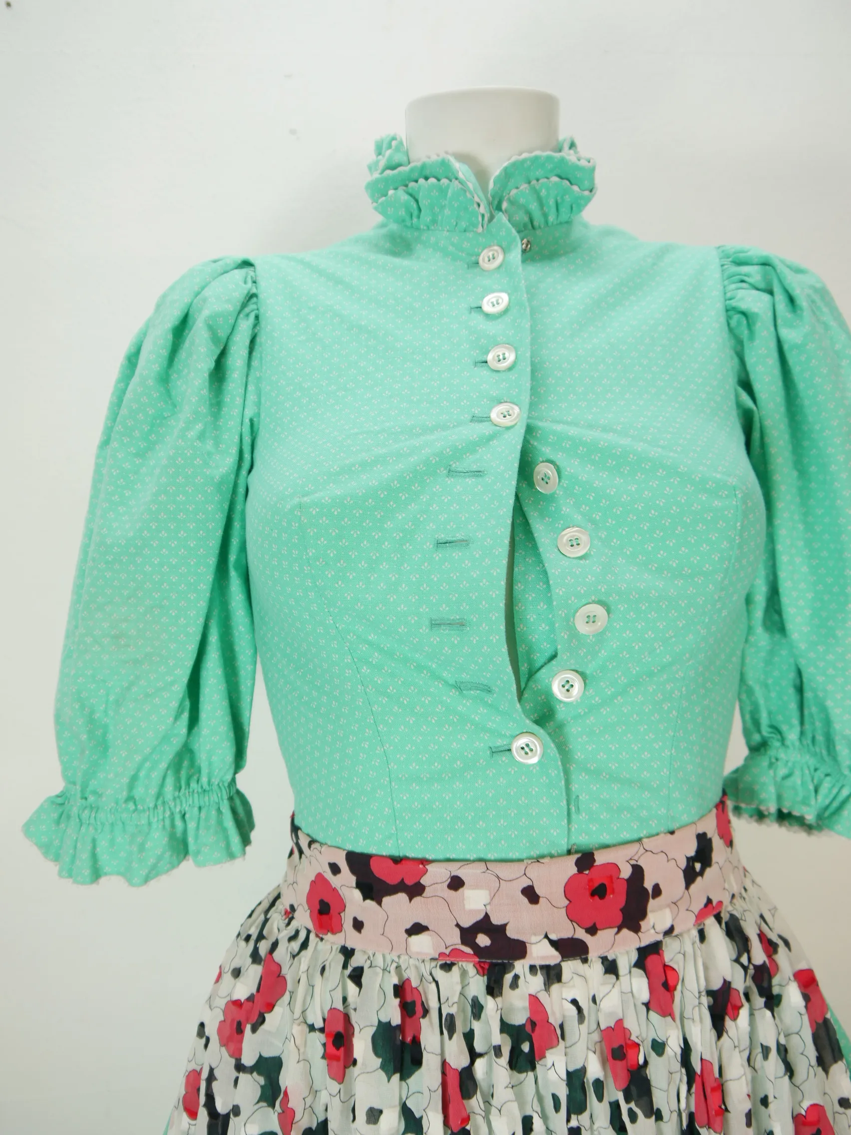 Original Lanz Baumwolle grün hochgeschloßen fesches Dirndl mit Schürze Gr.34