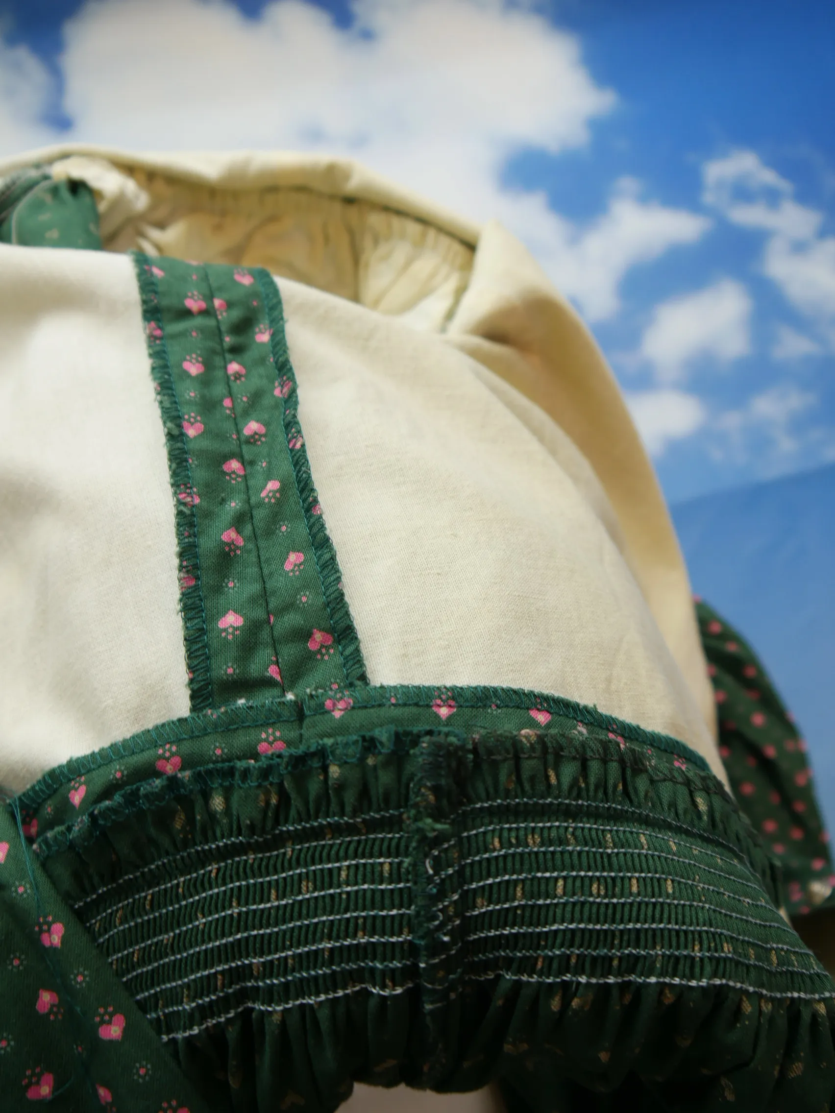 Salzburger Look fesches 60er Jahre Puffärmel Vintage Dirndl mit Schürze Gr.42