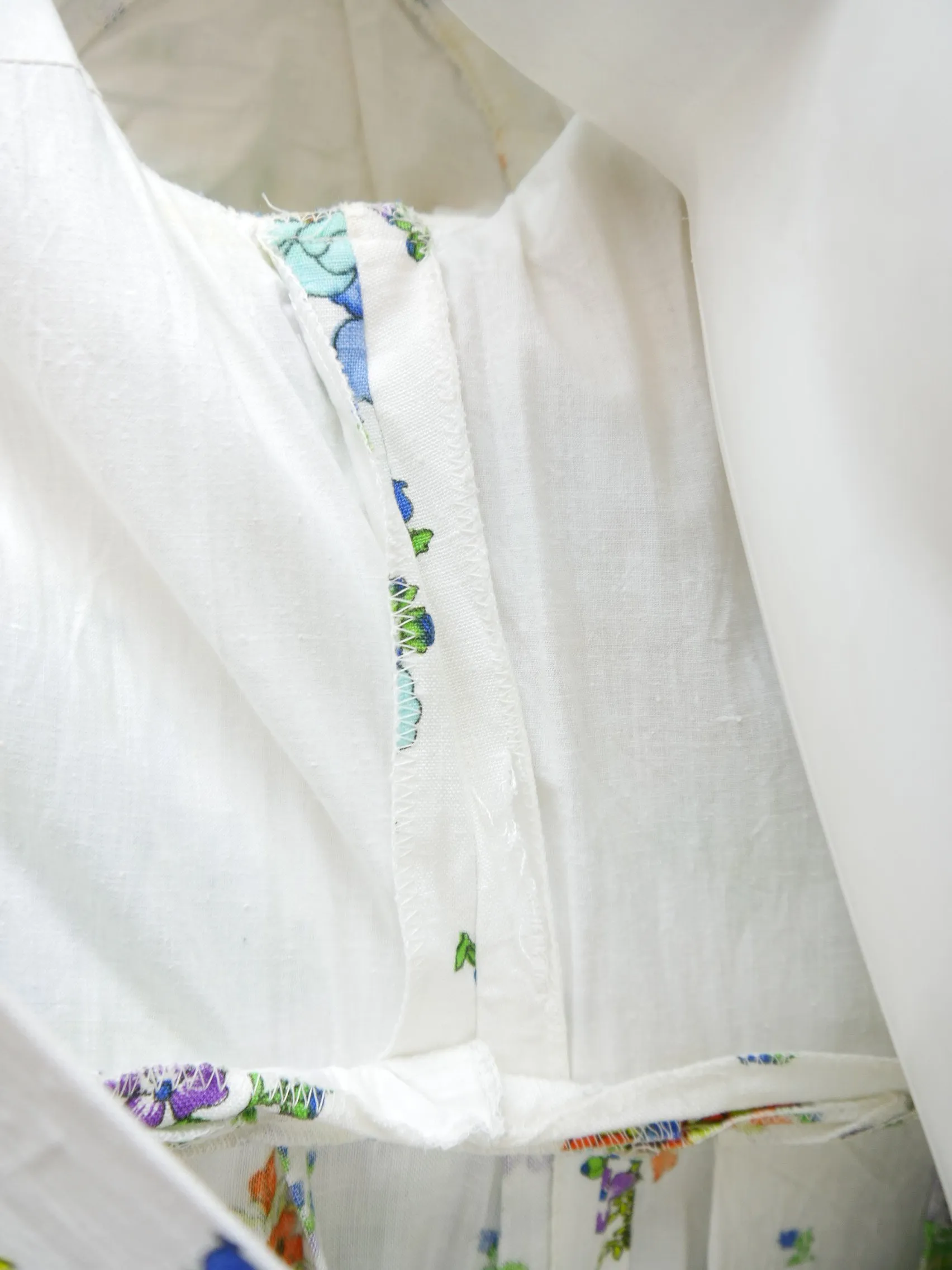Wunderschön mit Blumen bedruckt kurzarm fesches Dirndl ohne Schürze Gr.38